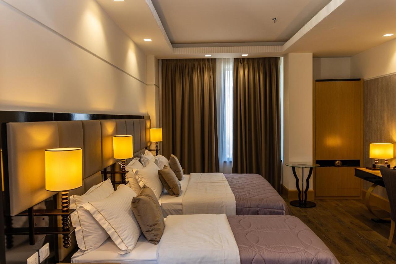 Hotel Golden Palace ชโคเดอร์ ภายนอก รูปภาพ
